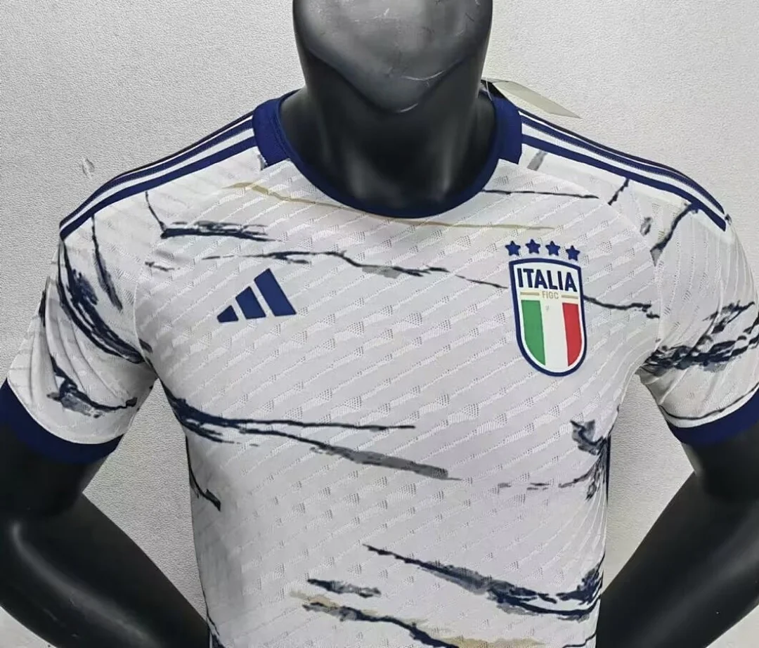 23 Italy Away - view 4