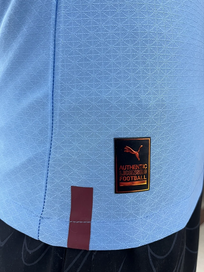 22-23 Manchester City Home - view 2