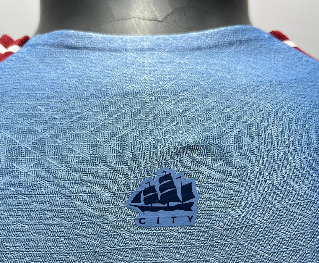 22-23 Manchester City Home - view 3