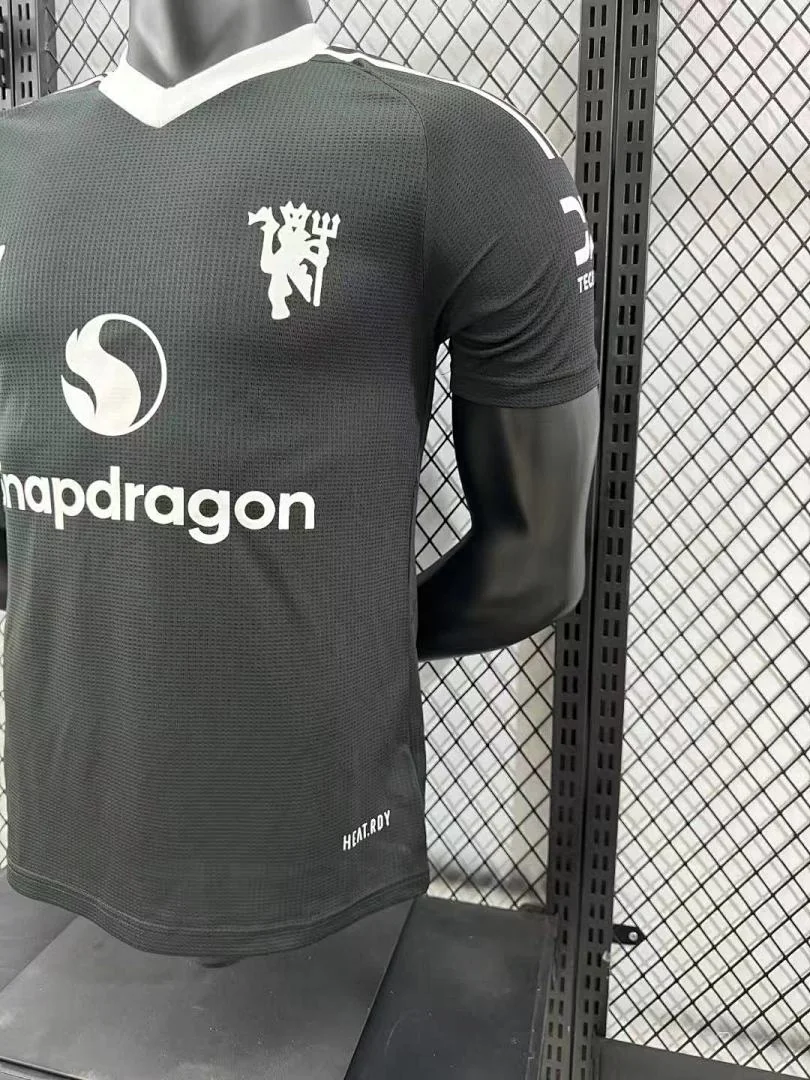 2425 Manchester United Goalkeeper Kit S-2XL - view 7