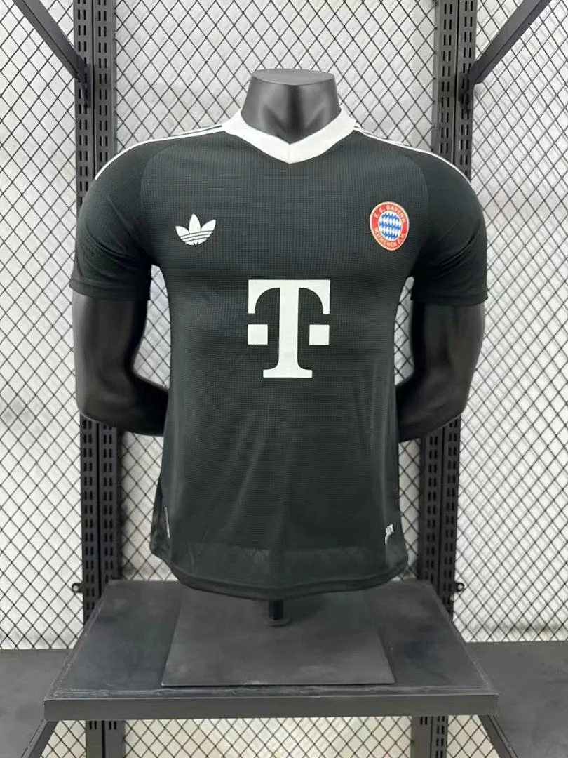 2425 Bayern Munich Goalkeeper Kit S-2XL