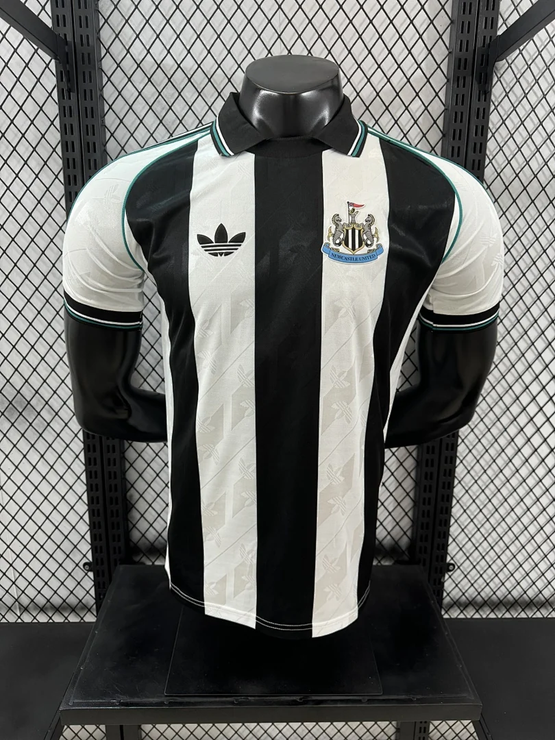 2425 Newcastle Retro S-2XL