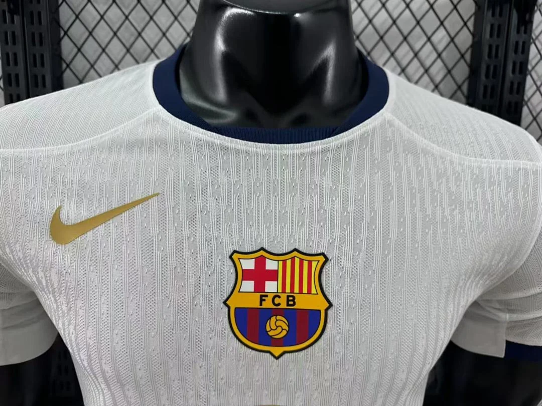 White Barcelona Special Edition S-3XL - view 3