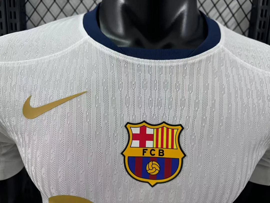 White Barcelona Special Edition S-3XL - view 3