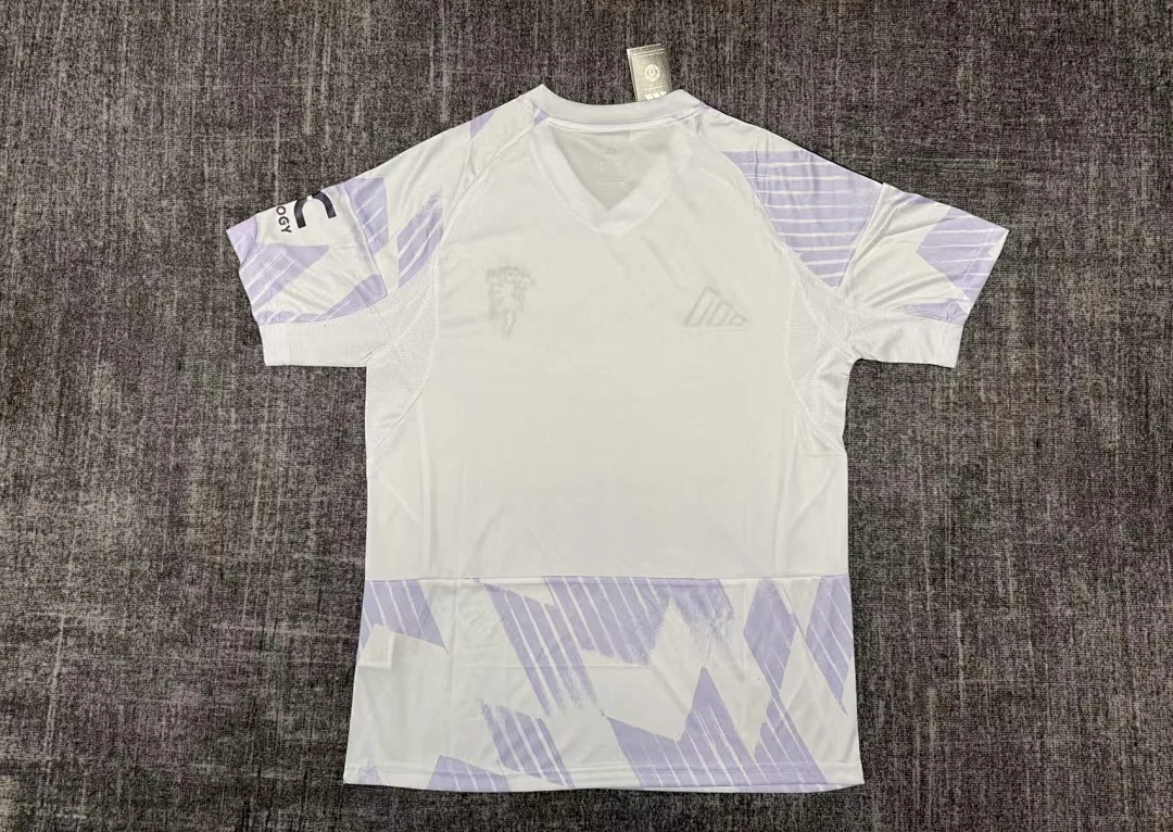 25-26 Manchester United Away - view 2
