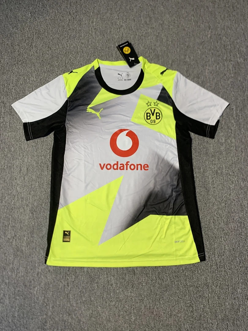 2526 Borussia Dortmund Away