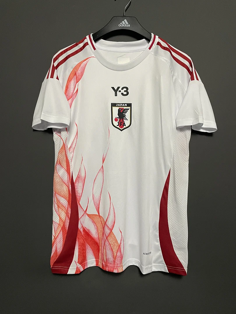 25 Japan Away White