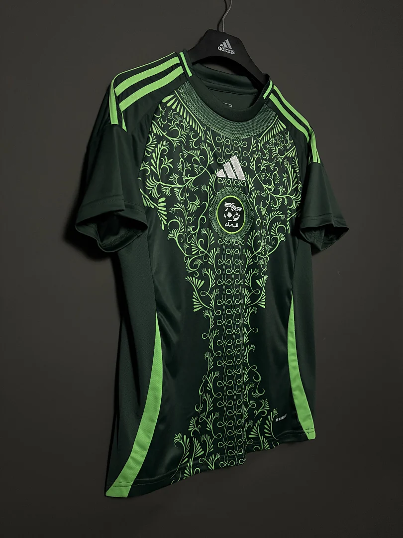 25 Algeria Away - view 2