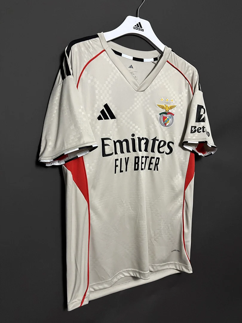 25-26 Benfica Away - view 2