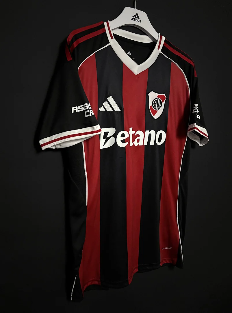 25-26 River Plate Away - view 2