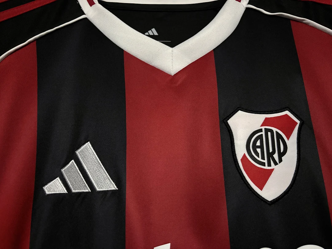 25-26 River Plate Away - view 6
