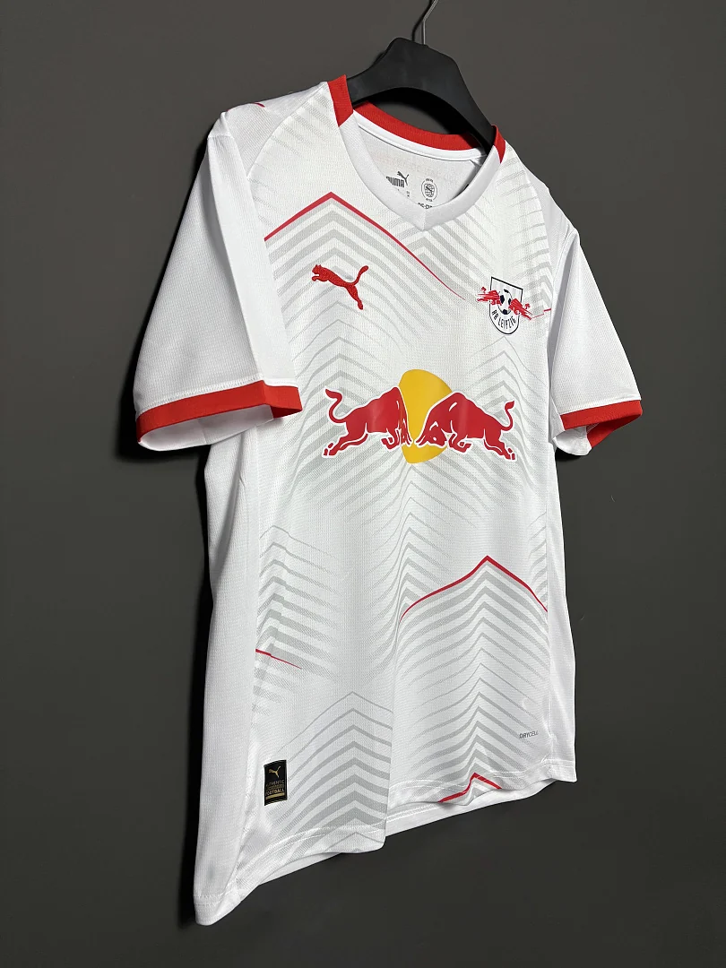 25-26 Leipzig Home - view 2