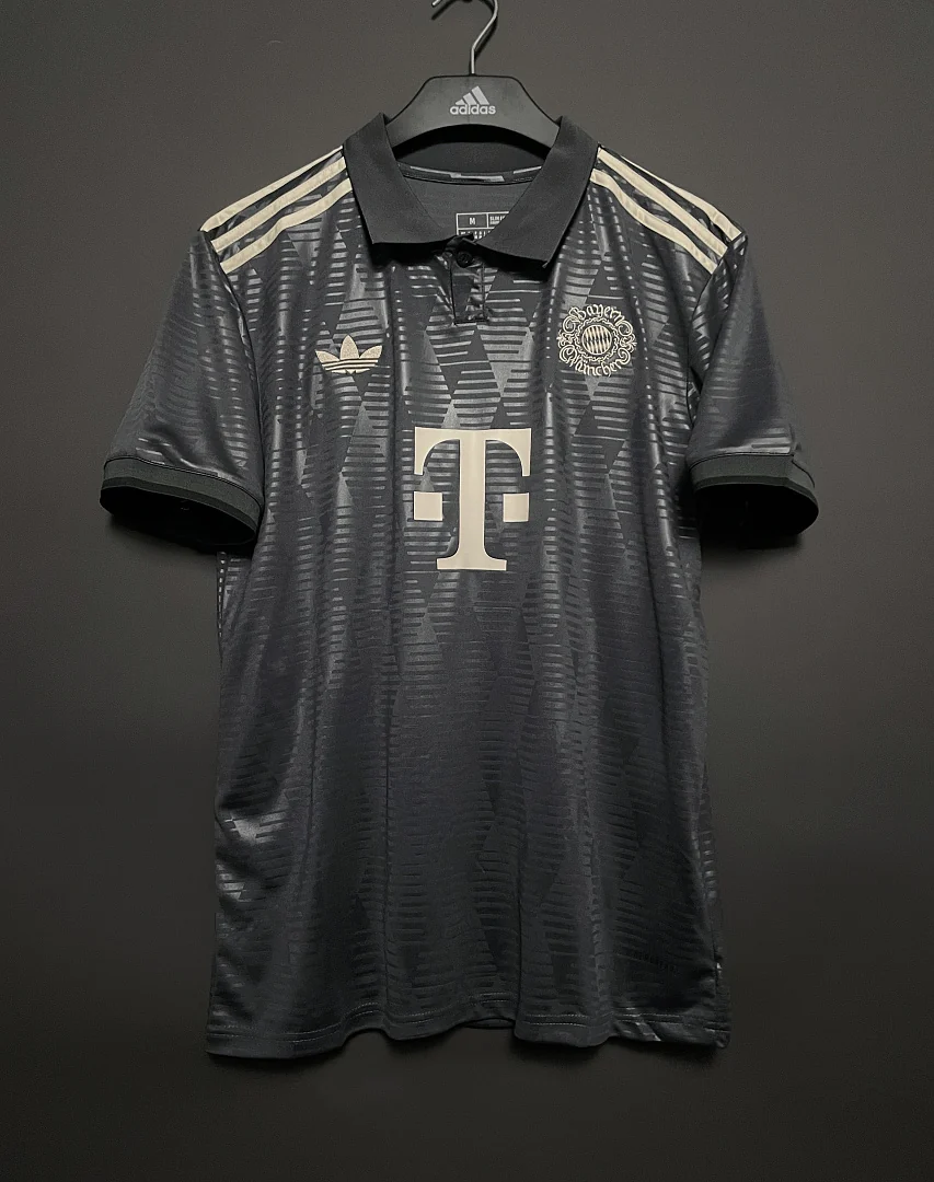 24 Bayern Special Edition Black