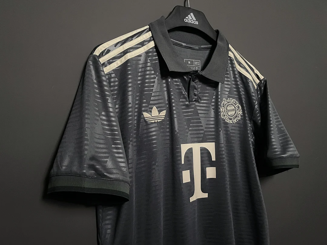 24 Bayern Special Edition Black - view 3