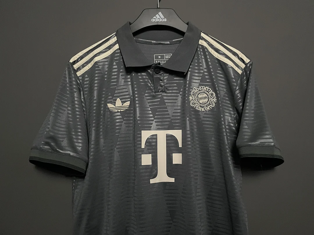 24 Bayern Special Edition Black - view 4