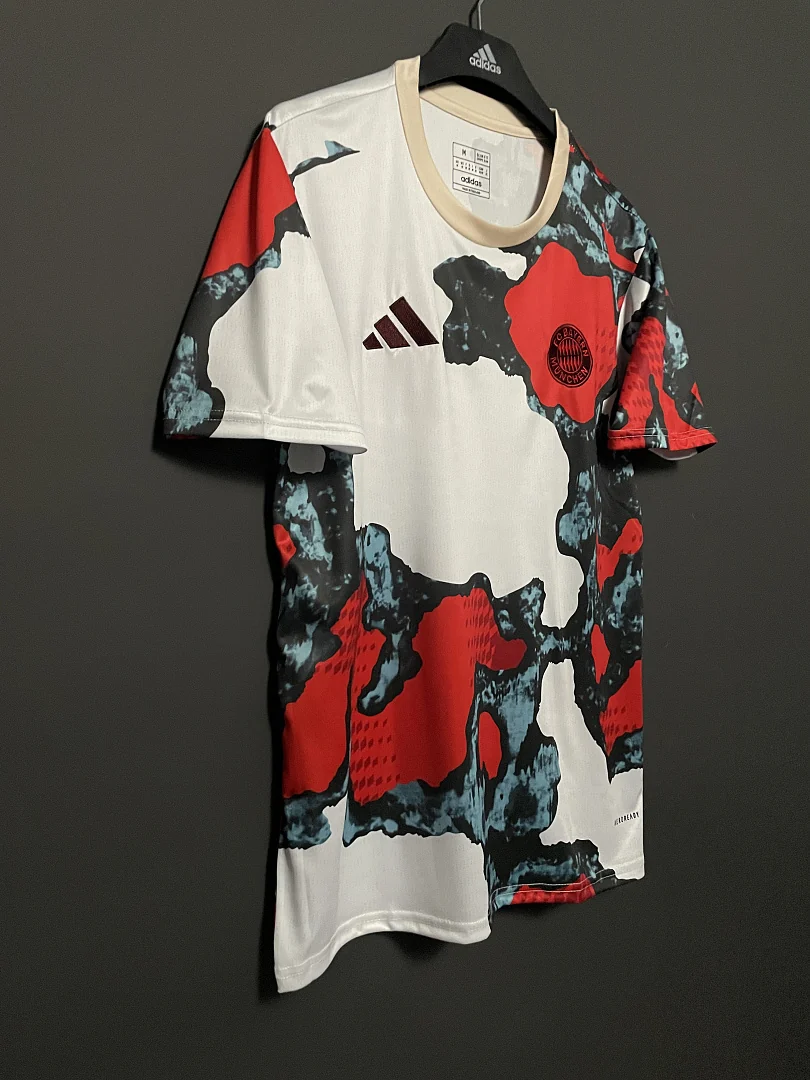 25-26 Bayern Munich Pre-Match Kit - view 2