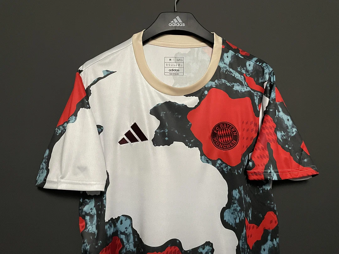 25-26 Bayern Munich Pre-Match Kit - view 5