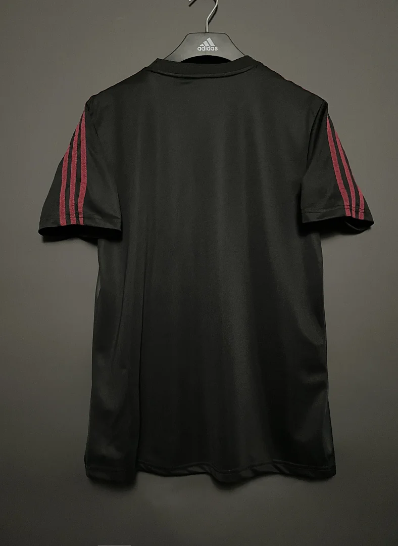 25-26 Manchester United Year of the Snake Special Edition - view 3