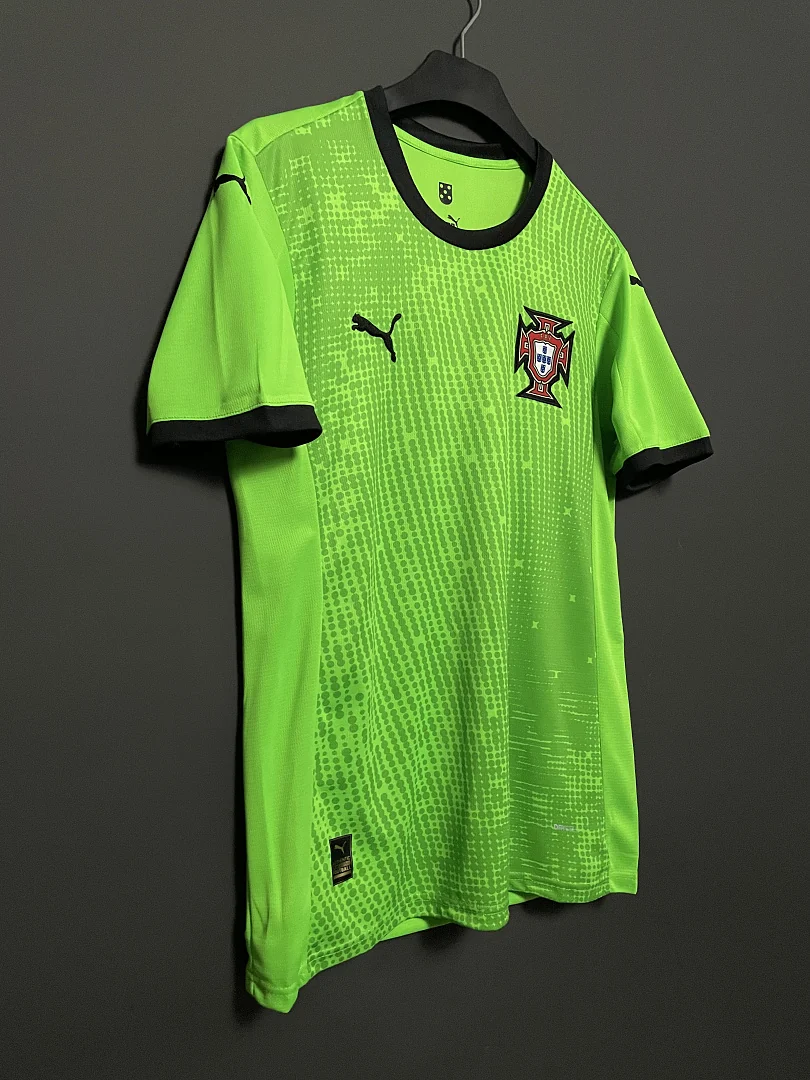 25-26 Portugal Goalkeeper Kit - view 2