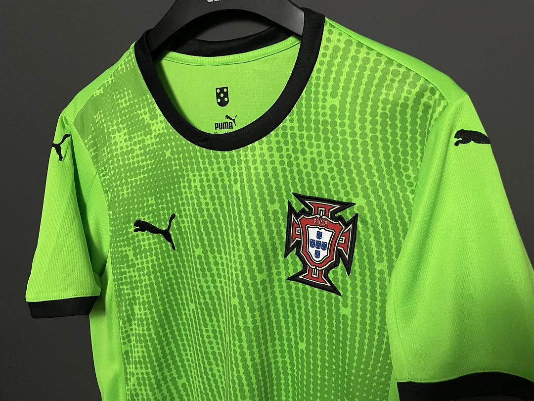 25-26 Portugal Goalkeeper Kit - view 4