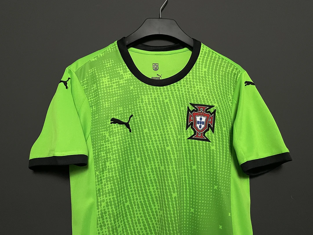 25-26 Portugal Goalkeeper Kit - view 5